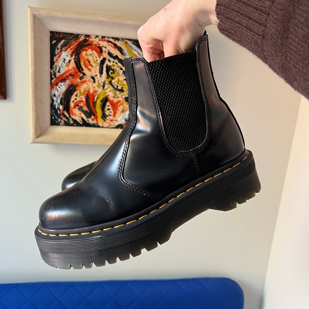 Dr. Martens 2976 Smooth Leather Platform Chelsea Boots